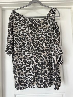 white birch Grey & Cream Leopard Print Top
